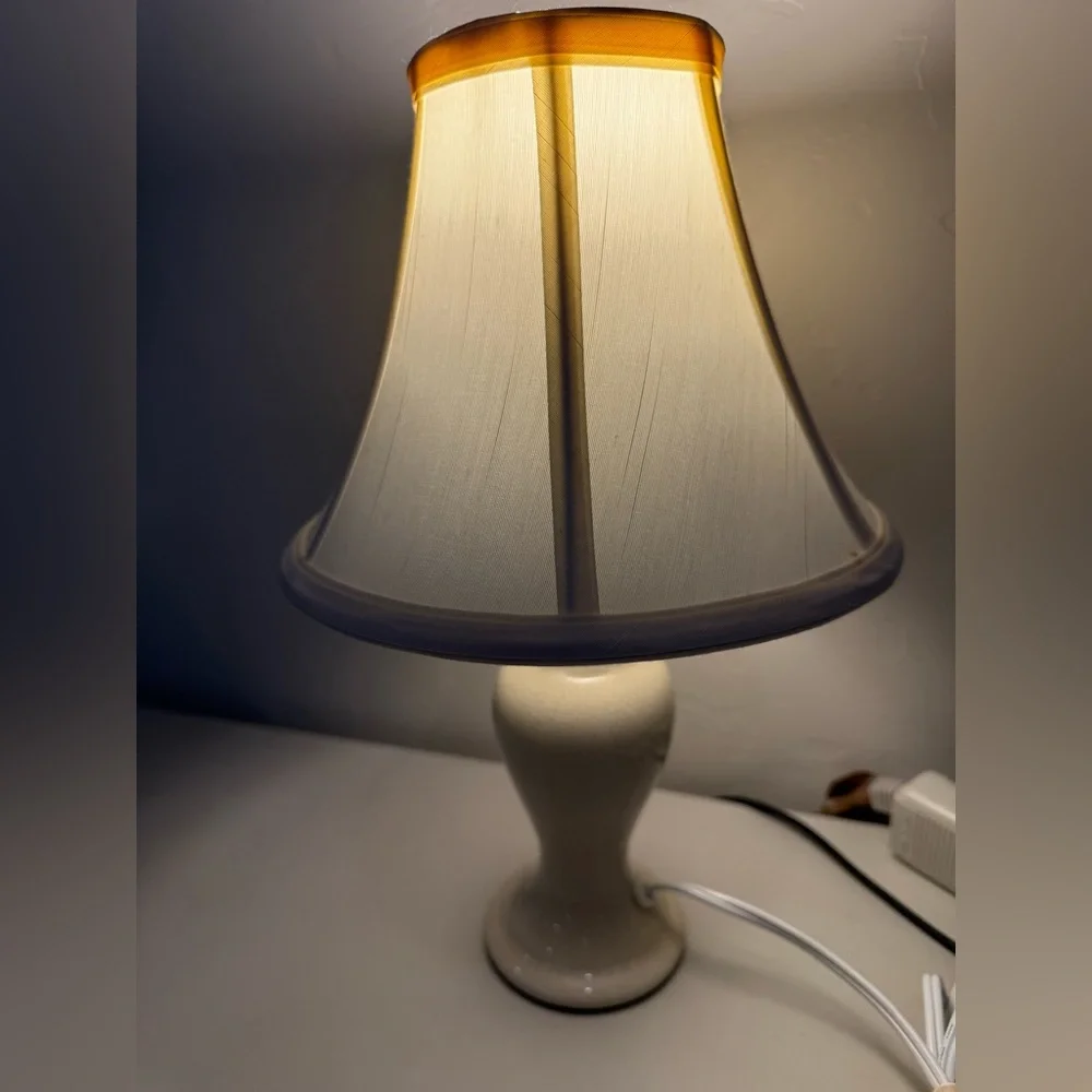 Vintage Cream Beige Table Lamp Accent Ceramic ~15”‎ Tall Decor
